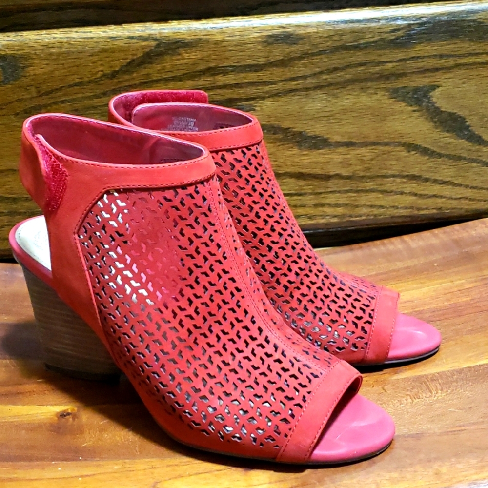 Shooties - Picture 2 of 10